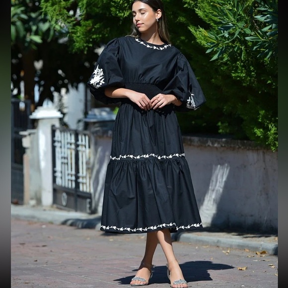 Fanm Mon Sundial Embroidered Short Sleeve Midi Dress Black/White NWT Sz Small - Picture 3 of 11